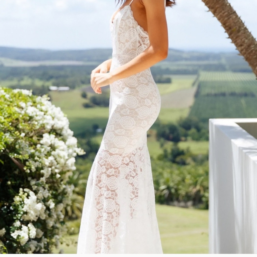 Elegant White Lace Dress